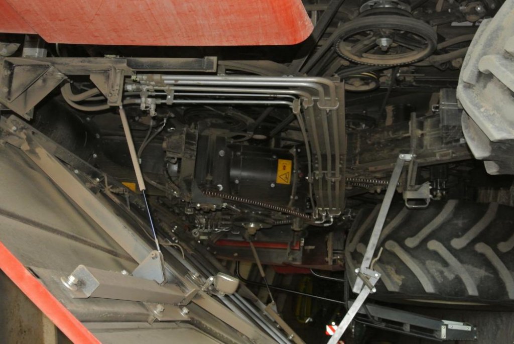 Oldtimer-Mähdrescher tipa Versatile Acros 595 Plus, Neumaschine u Харків (Slika 8)