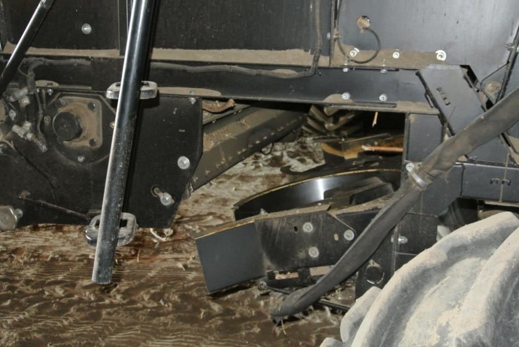 Oldtimer-Mähdrescher tipa Versatile Acros 595 Plus, Neumaschine u Харків (Slika 5)