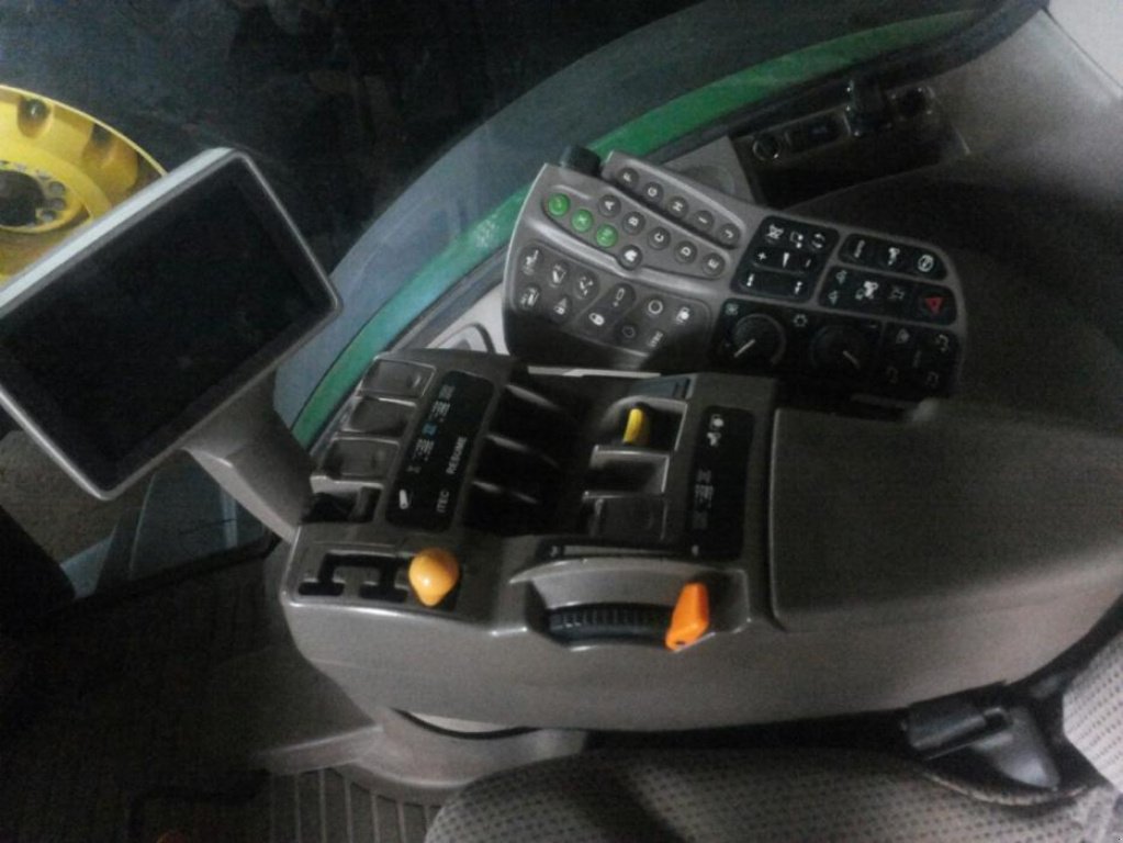 Oldtimer-Traktor typu John Deere 8335R, Neumaschine v Рівне (Obrázek 12)