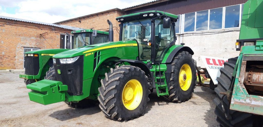 Oldtimer-Traktor typu John Deere 8335R, Neumaschine v Рівне (Obrázek 1)