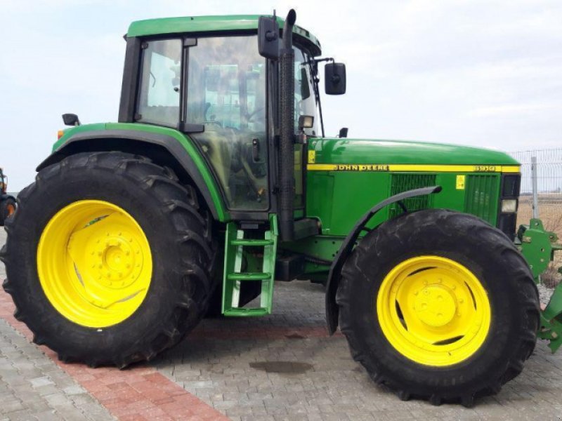 Oldtimer-Traktor van het type John Deere 6910, Neumaschine in Рівне (Foto 1)