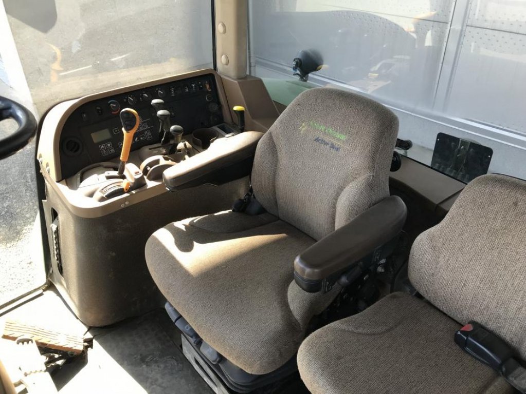 Oldtimer-Traktor des Typs John Deere 7830, Neumaschine in Дніпро (Bild 10)