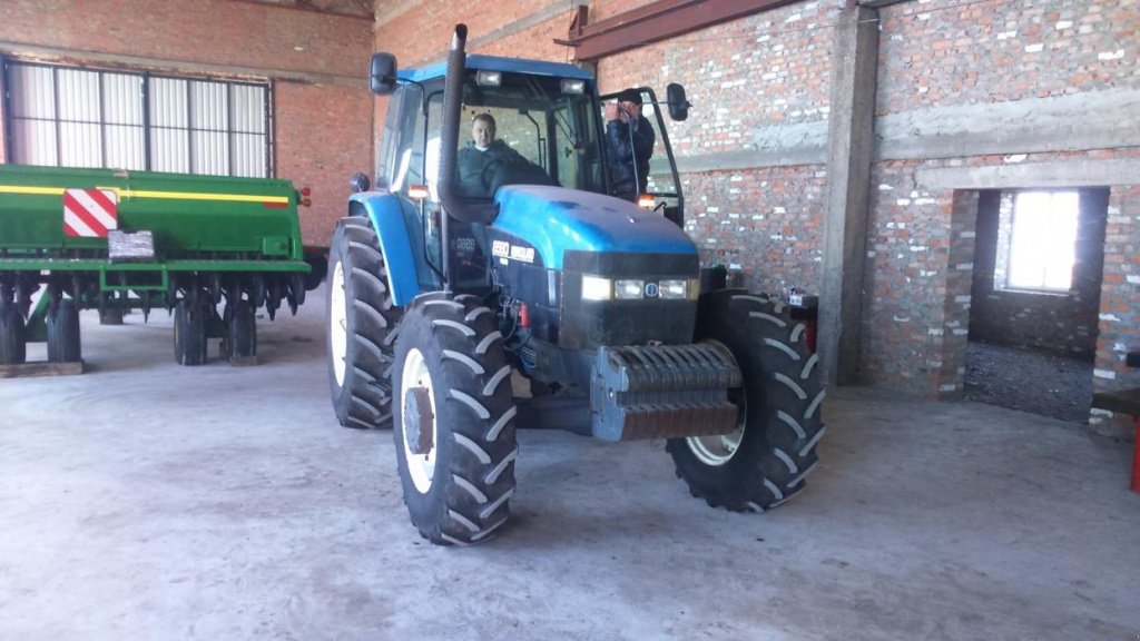 Oldtimer-Traktor tipa New Holland 8560, Neumaschine u Подворки (Slika 3)