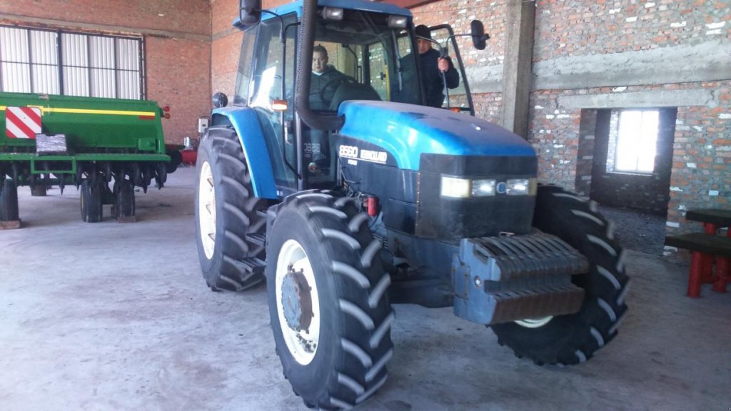 Oldtimer-Traktor of the type New Holland 8560, Neumaschine in Подворки (Picture 1)