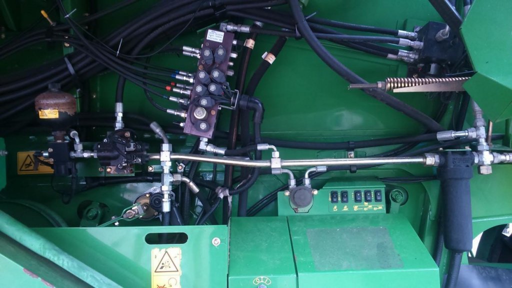 Oldtimer-Mähdrescher des Typs John Deere W660, Neumaschine in Подворки (Bild 6)