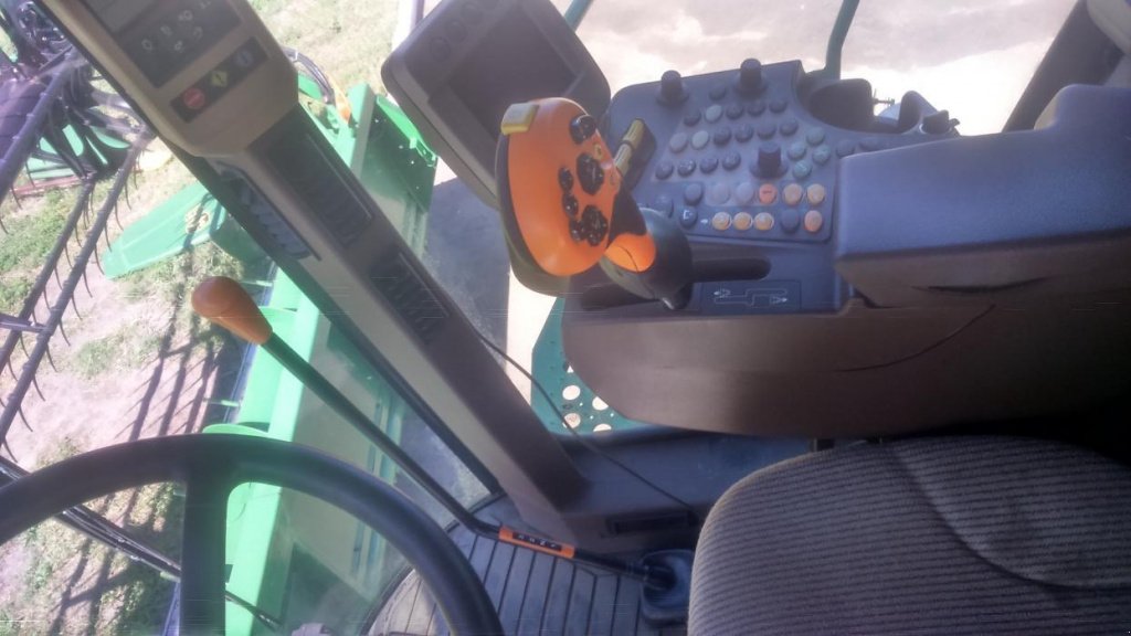 Oldtimer-Mähdrescher des Typs John Deere W660, Neumaschine in Подворки (Bild 5)