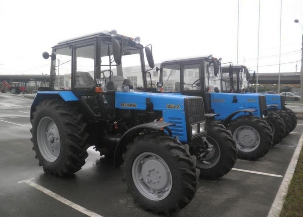Oldtimer-Traktor tipa Belarus Беларус-1025.2, Neumaschine u Полтава (Slika 1)