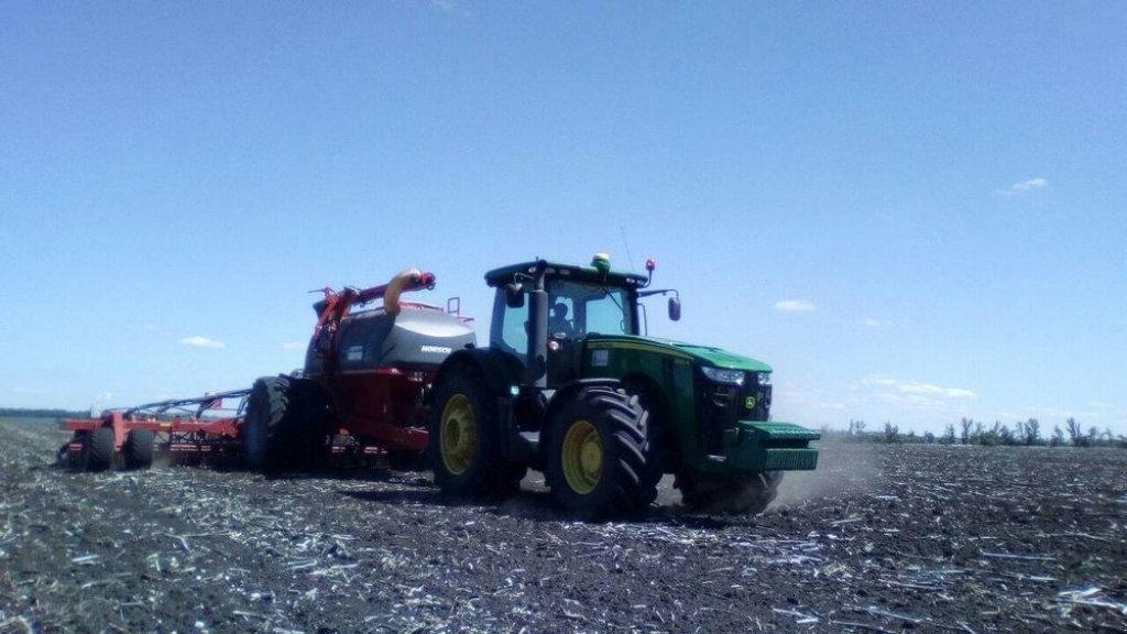 Oldtimer-Traktor typu John Deere 8335R, Neumaschine v Одеса (Obrázek 2)