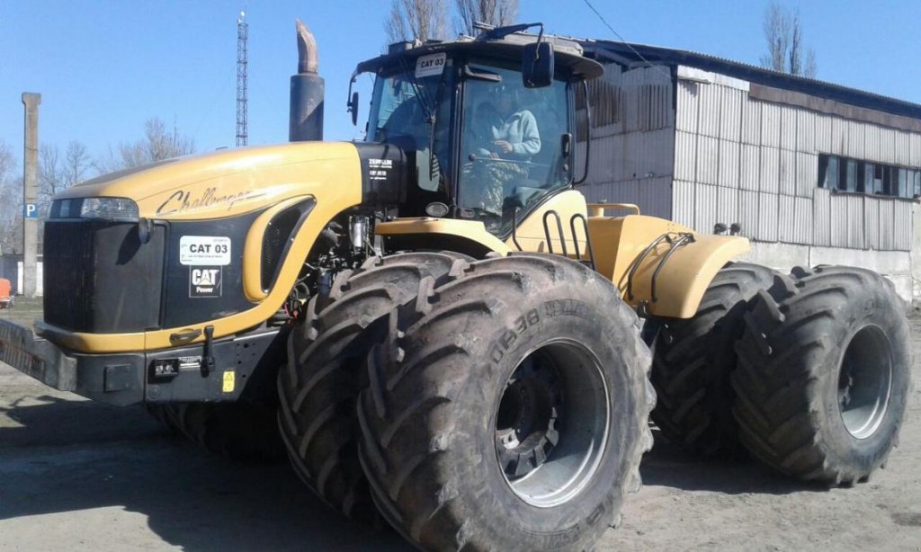 Oldtimer-Traktor typu CHALLENGER MT975, Neumaschine v Одеса (Obrázek 1)