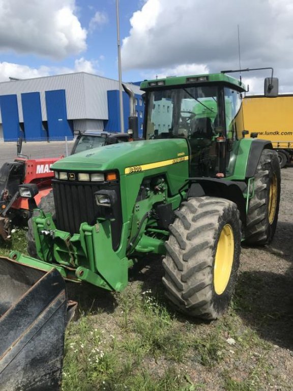 Oldtimer-Traktor des Typs John Deere 8400, Neumaschine in Ковель (Bild 1)