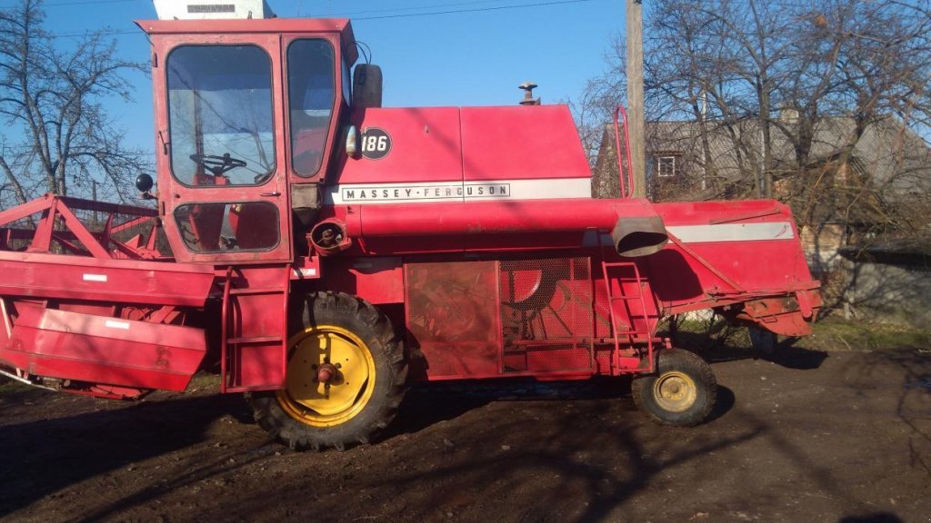 Oldtimer-Mähdrescher typu Massey Ferguson 186, Neumaschine v Здолбунів (Obrázek 4)