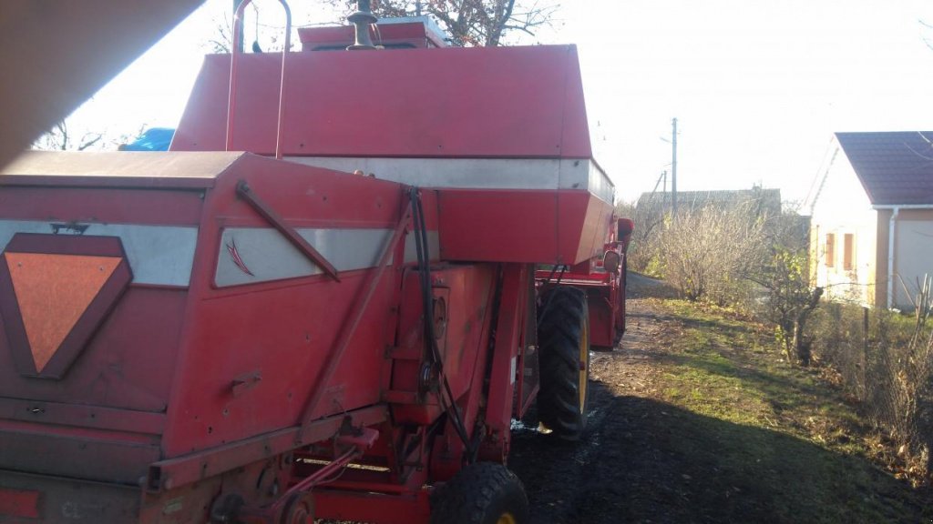 Oldtimer-Mähdrescher typu Massey Ferguson 186, Neumaschine v Здолбунів (Obrázek 3)