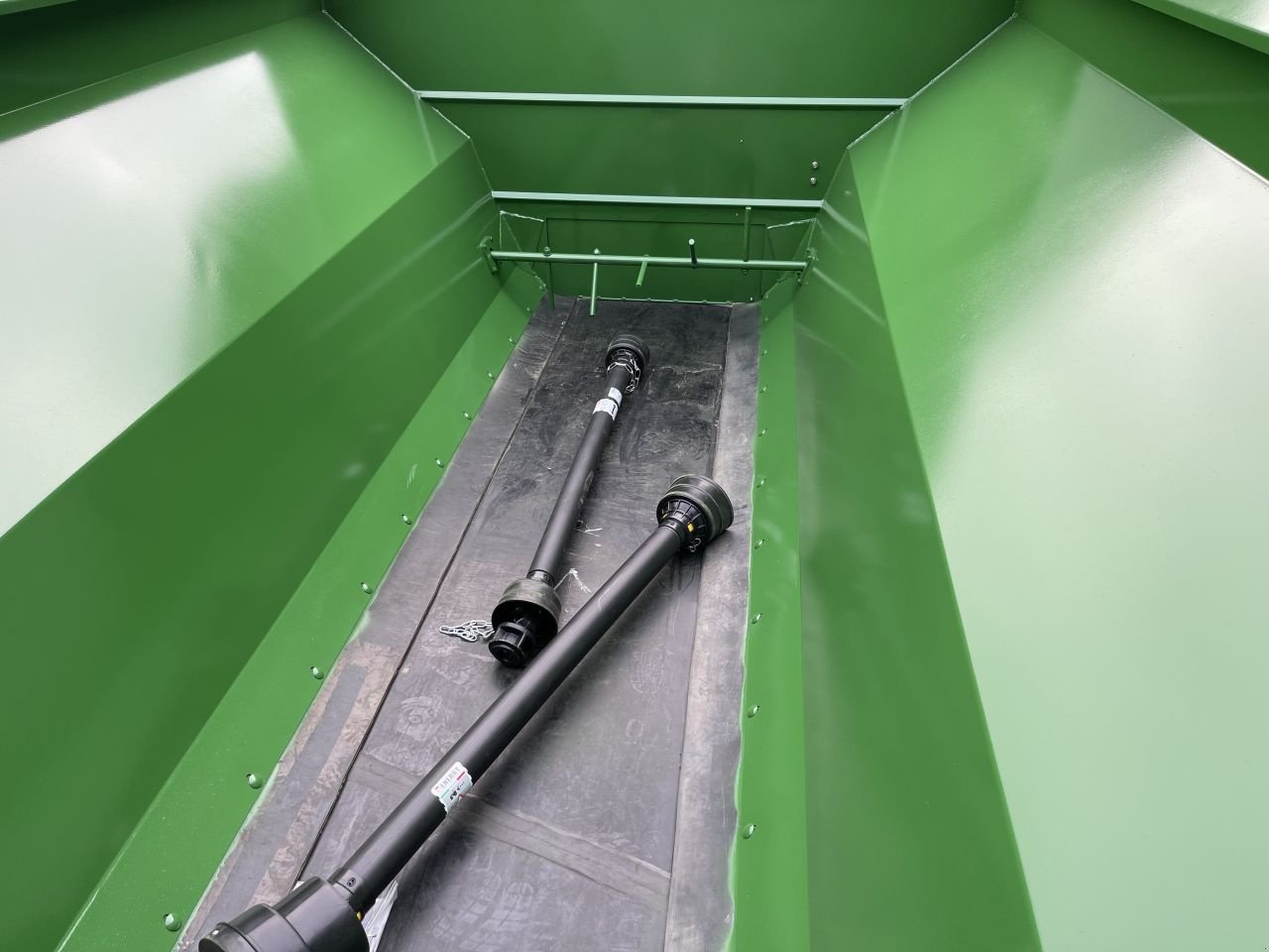 Düngerstreuer of the type Kuxmann K8000, Neumaschine in Geffen (Picture 6)