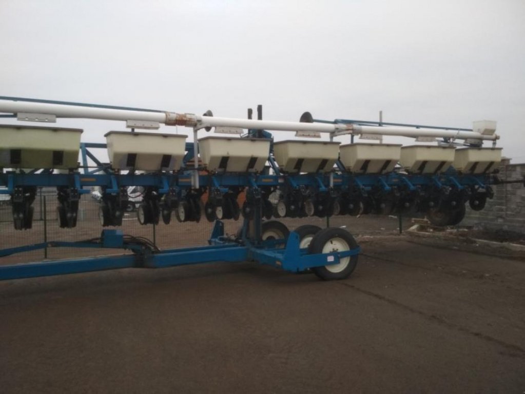 Gareeggenfelder typu Kinze 3600, Gebrauchtmaschine v Рівне (Obrázek 3)