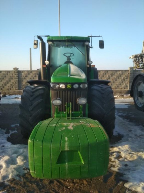 Oldtimer-Traktor des Typs John Deere 8420, Neumaschine in Рівне (Bild 2)