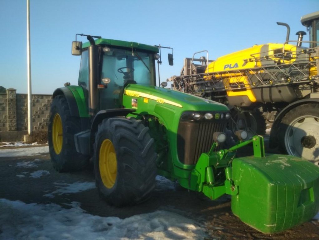 Oldtimer-Traktor des Typs John Deere 8420, Neumaschine in Рівне (Bild 3)