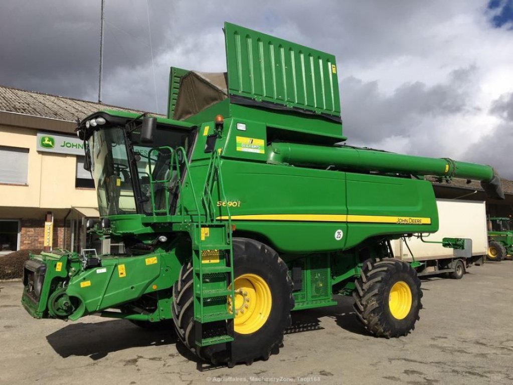 Oldtimer-Mähdrescher des Typs John Deere S690i, Neumaschine in Рівне (Bild 4)