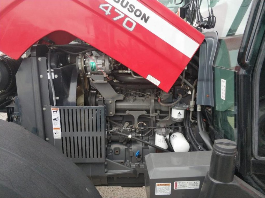 Oldtimer-Traktor a típus Massey Ferguson 470 Xtra, Neumaschine ekkor: Дніпро (Kép 9)