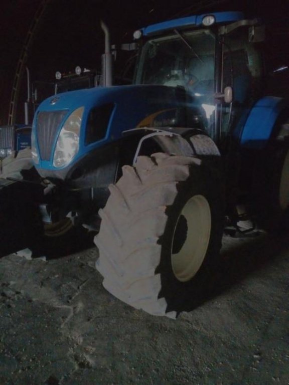 Oldtimer-Traktor del tipo New Holland T7060, Neumaschine In Дніпро (Immagine 10)