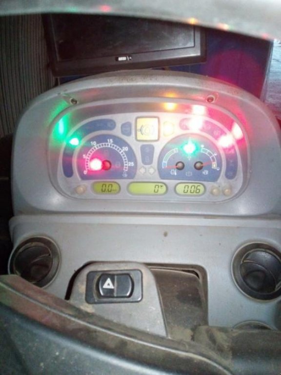 Oldtimer-Traktor del tipo New Holland T7060, Neumaschine In Дніпро (Immagine 3)