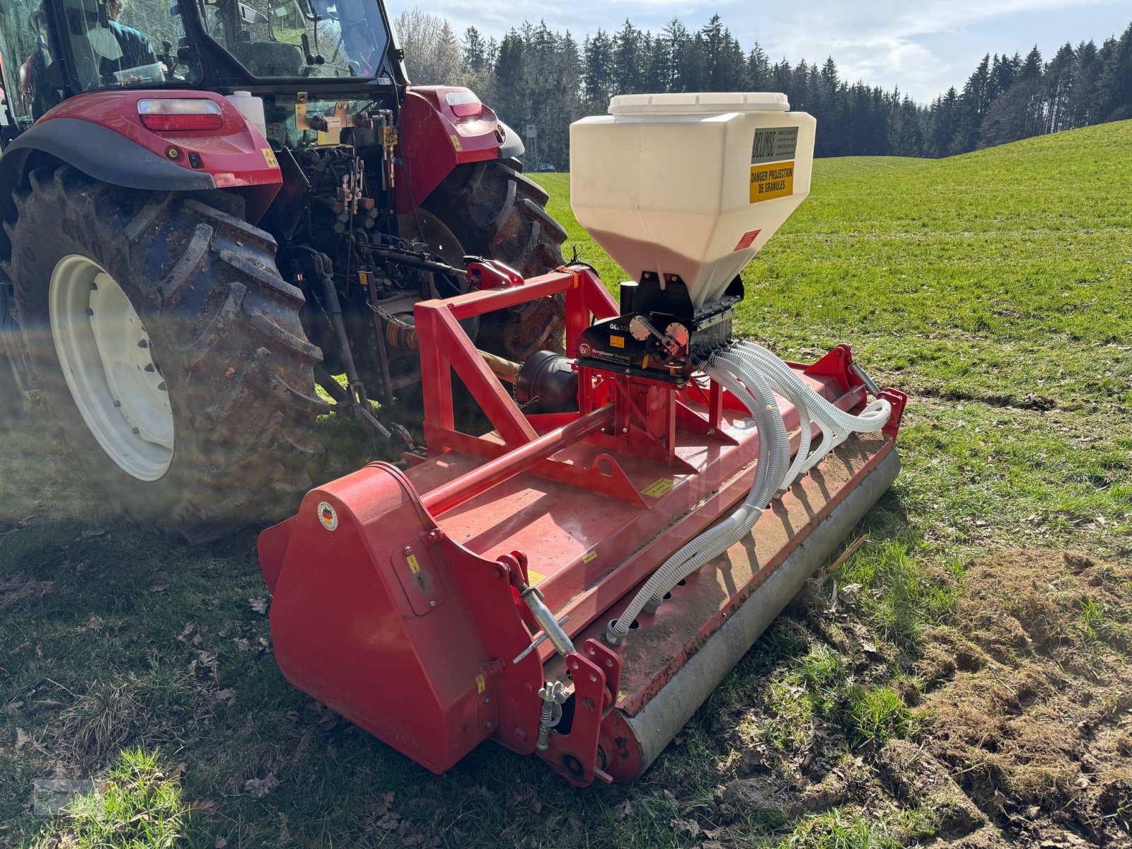 Sämaschine typu Delimbe T15 Pneumatikstreuer Mikrogranulat Streuer Zwischenfruchtstreuer Nachsaatgerät, Neumaschine v Kötzting (Obrázek 1)
