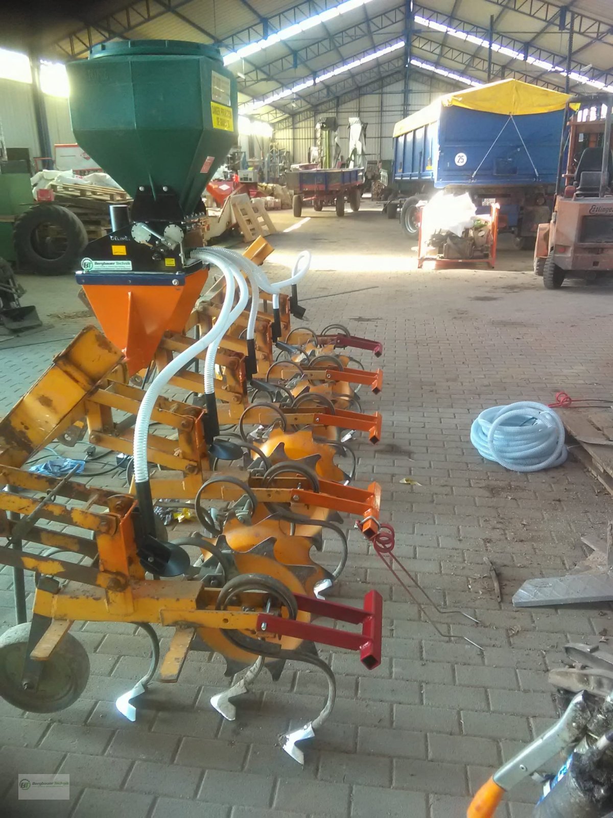 Sämaschine typu Delimbe T15 Pneumatikstreuer Mikrogranulat Streuer Zwischenfruchtstreuer Nachsaatgerät, Neumaschine v Kötzting (Obrázek 14)