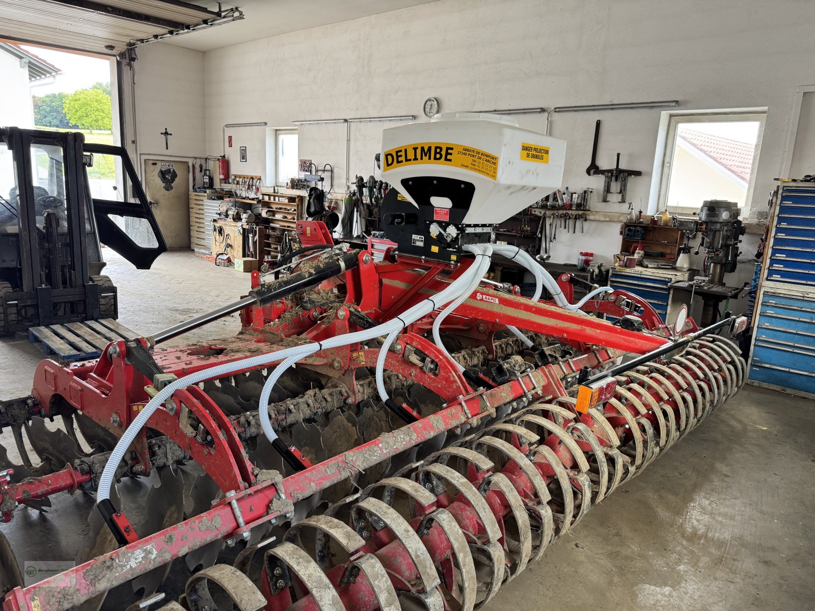 Sämaschine typu Delimbe T18 H Pneumatikstreuer Zwischenfruchtstreuer Mikrogranulatstreuer pneumatisches Sägerät Nachsaatgerät Nachsaat, Neumaschine v Kötzting (Obrázek 1)