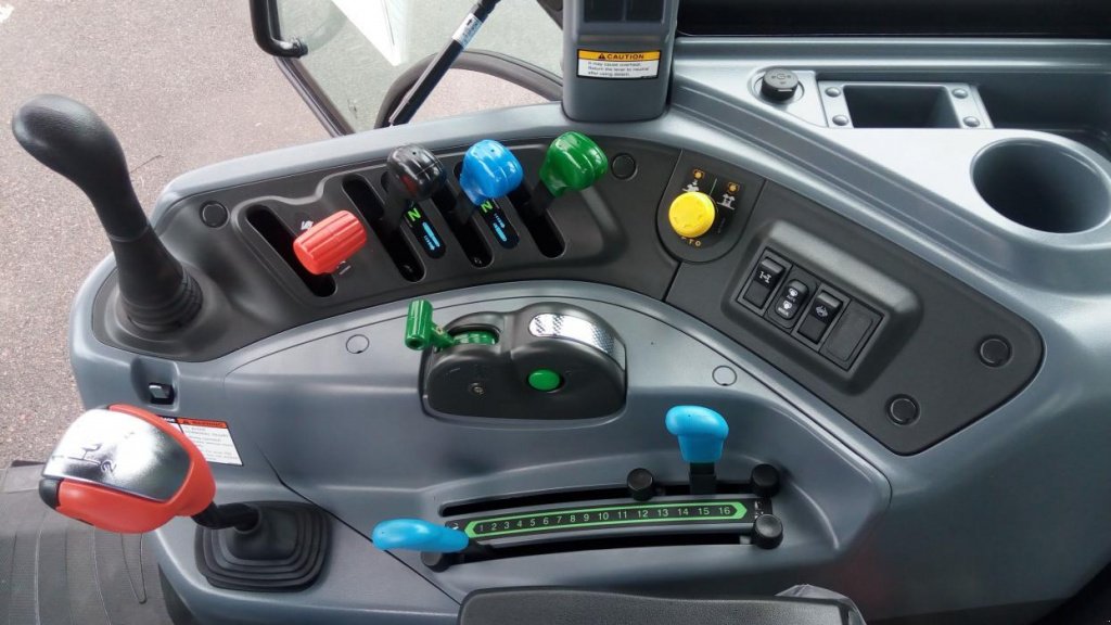 Oldtimer-Traktor typu LS Tractor Plus 70, Neumaschine v Бровари (Obrázek 9)