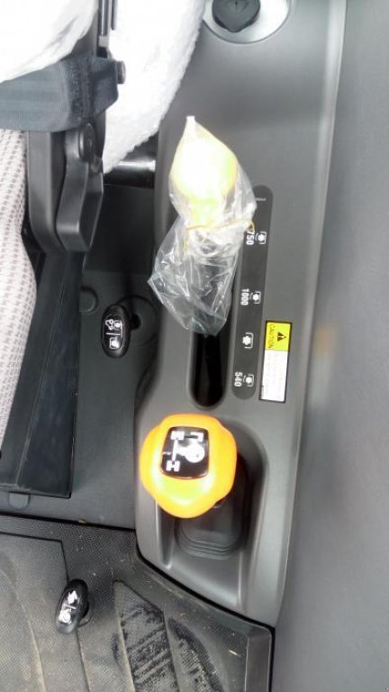 Oldtimer-Traktor typu LS Tractor Plus 70, Neumaschine v Бровари (Obrázek 8)