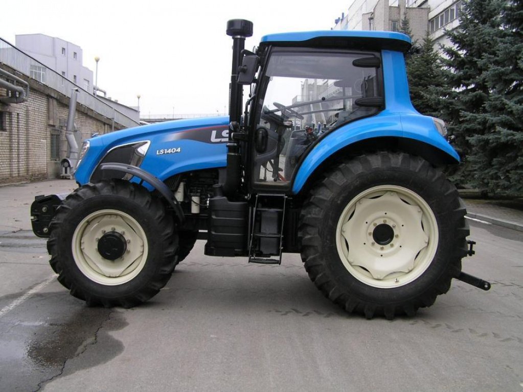 Oldtimer-Traktor typu LS Tractor H 140, Neumaschine v Бровари (Obrázek 4)