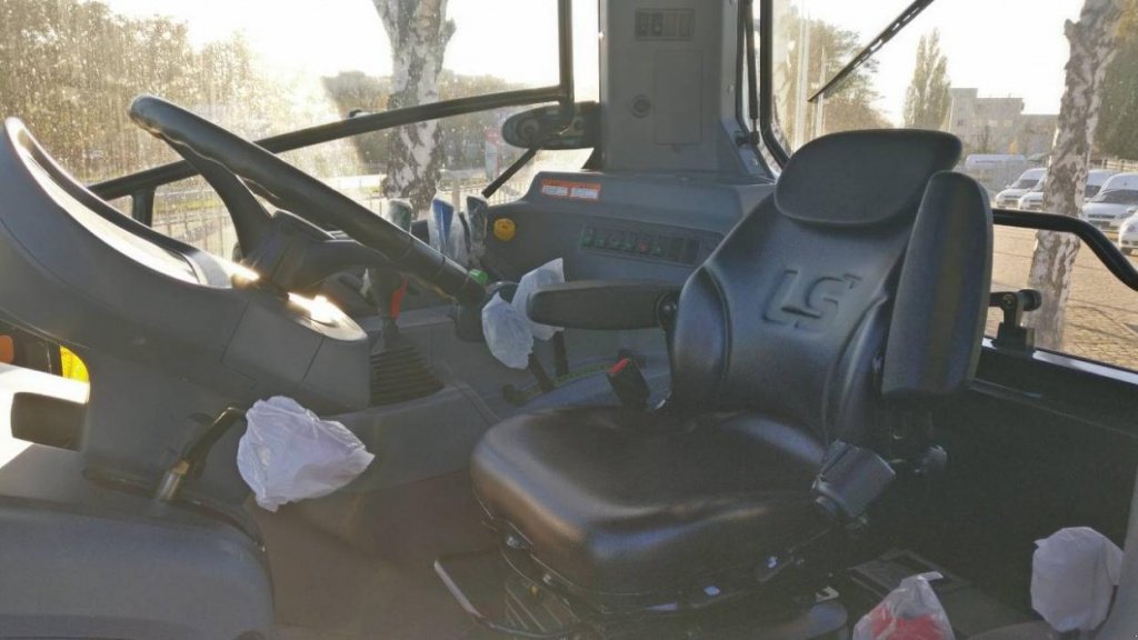 Oldtimer-Traktor typu LS Tractor H 140, Neumaschine v Бровари (Obrázek 8)