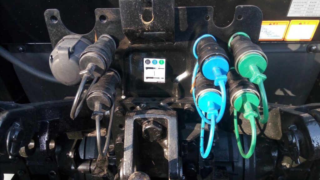 Oldtimer-Traktor del tipo LS Tractor Plus 100, Neumaschine In Бровари (Immagine 3)