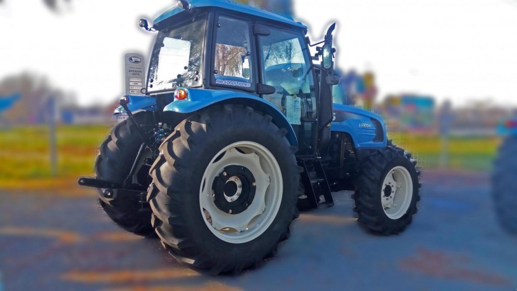 Oldtimer-Traktor del tipo LS Tractor Plus 100, Neumaschine In Бровари (Immagine 4)