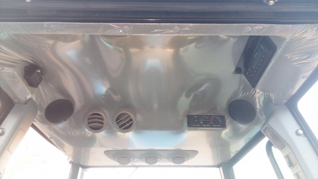 Oldtimer-Traktor typu LS Tractor V 804, Neumaschine v Бровари (Obrázek 3)