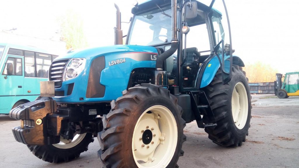 Oldtimer-Traktor typu LS Tractor V 804, Neumaschine v Бровари (Obrázek 5)