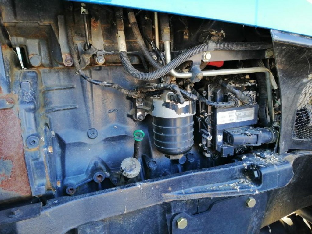 Oldtimer-Traktor Türe ait New Holland T8.390, Neumaschine içinde Київ (resim 2)