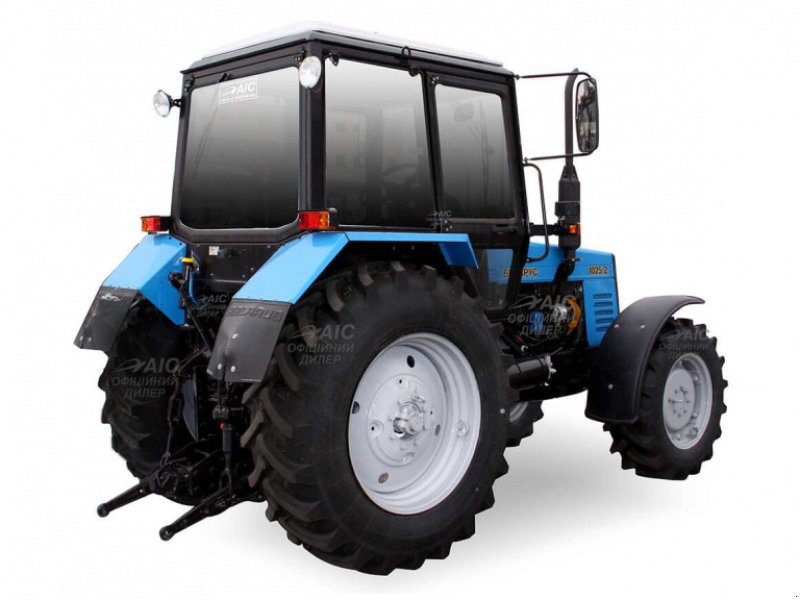 Oldtimer-Traktor tip Belarus Беларус-1025.2, Neumaschine in Черкаси