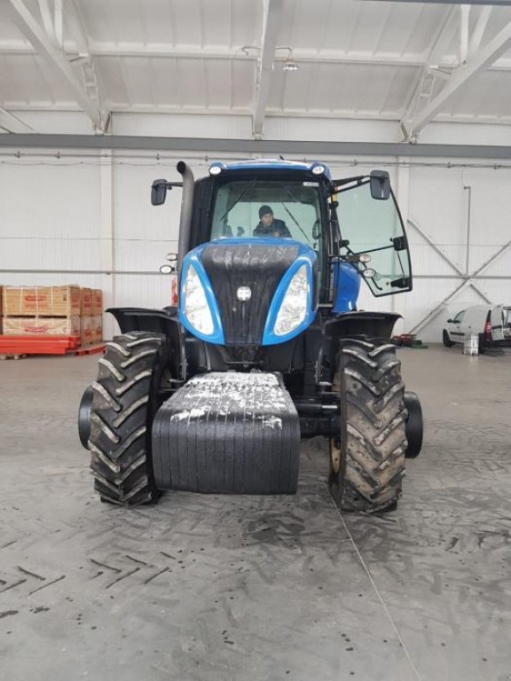 Oldtimer-Traktor des Typs New Holland T8.390, Neumaschine in Кропивницький (Bild 1)