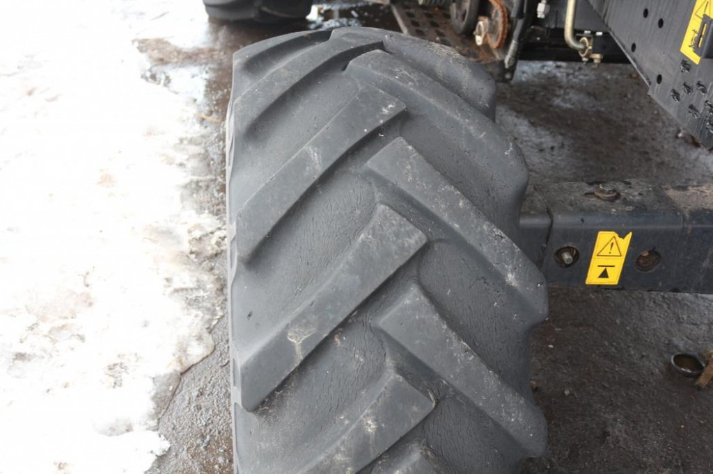 Oldtimer-Mähdrescher des Typs New Holland TC5080, Gebrauchtmaschine in Кропивницький (Bild 7)