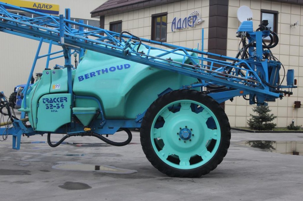 Weinbauspritze del tipo Berthoud Tracker 3200, Gebrauchtmaschine In Житомир (Immagine 1)