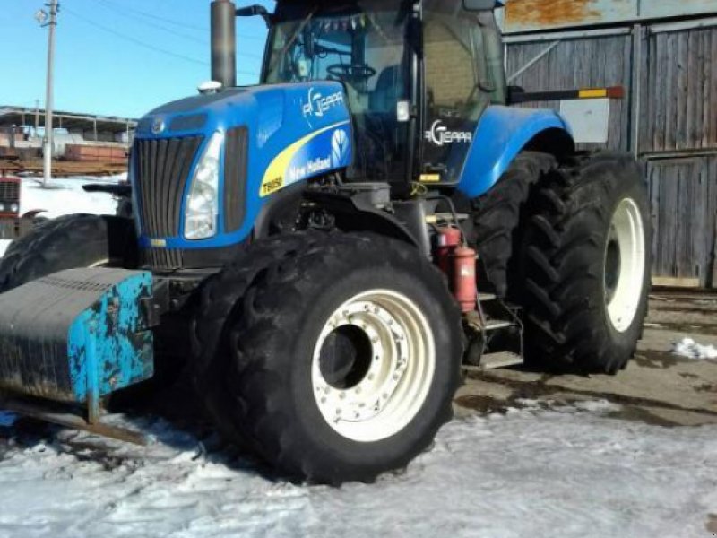 Oldtimer-Traktor del tipo New Holland T8050, Neumaschine en Балаклея (Imagen 1)