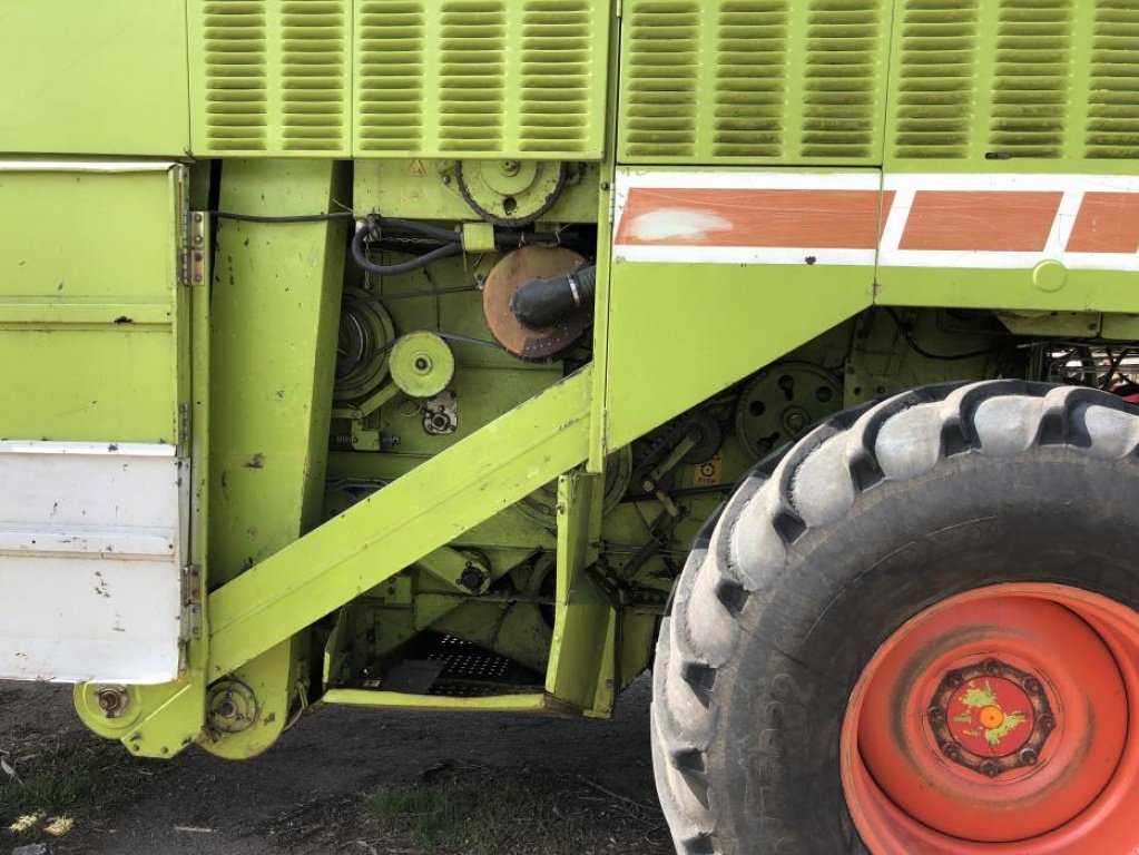 Oldtimer-Mähdrescher des Typs CLAAS Mega 208, Neumaschine in Ширяеве (Bild 11)