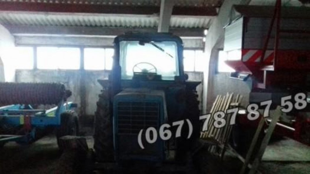 Oldtimer-Traktor des Typs Belarus Беларус-80, Neumaschine in Запоріжжя (Bild 4)