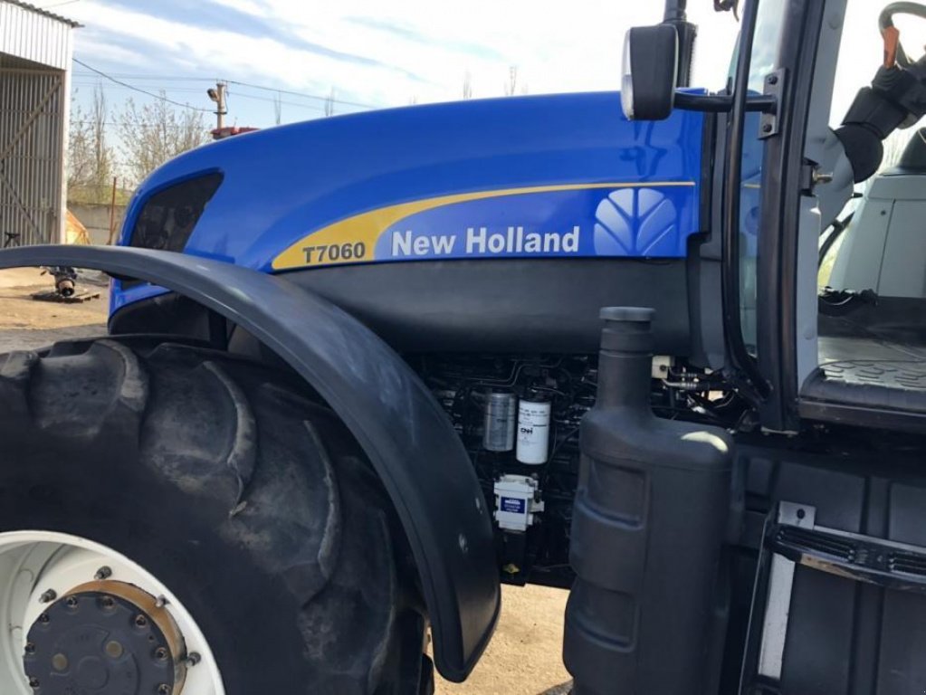 Oldtimer-Traktor typu New Holland 7060, Neumaschine v Миколаїв (Obrázek 1)