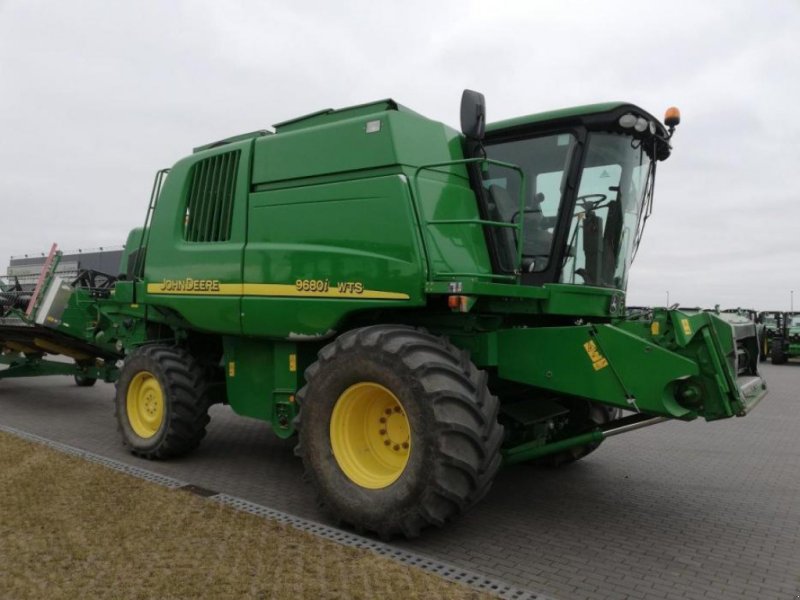 Oldtimer-Mähdrescher of the type John Deere 9680i WTS, Neumaschine in Путрівка (Picture 1)