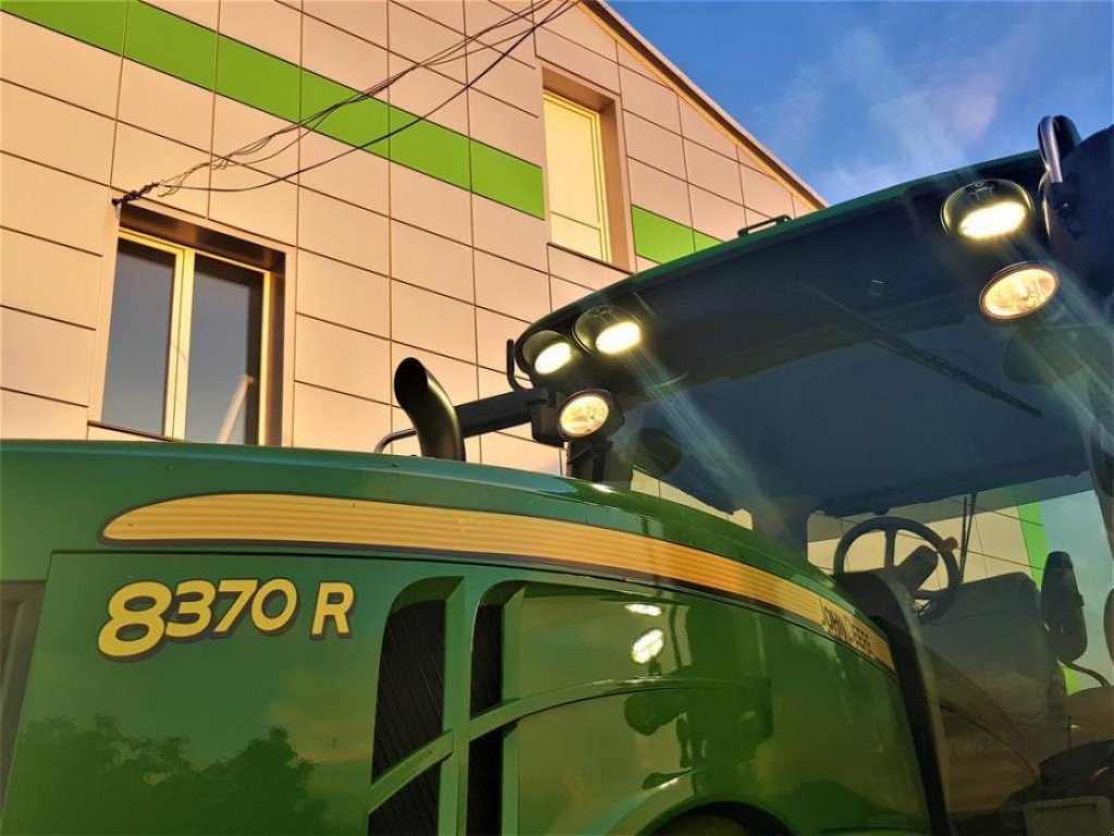 Oldtimer-Traktor des Typs John Deere 8370R, Gebrauchtmaschine in Путрівка (Bild 12)