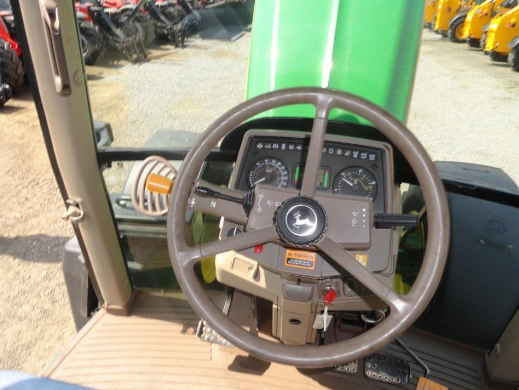 Oldtimer-Traktor des Typs John Deere 6930, Neumaschine in Антополь (Bild 9)