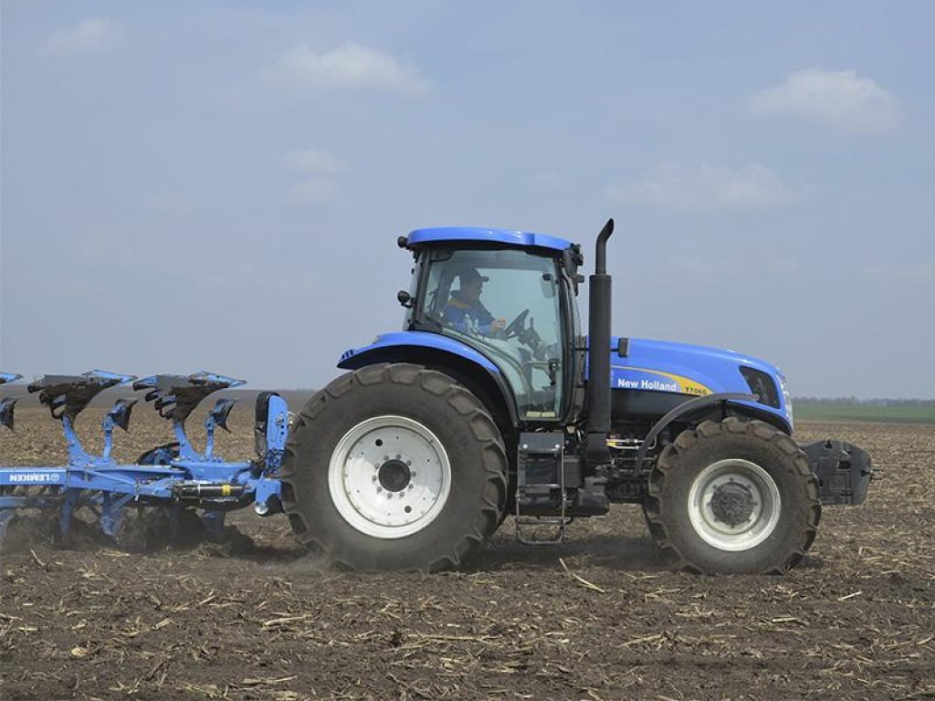 Oldtimer-Traktor typu New Holland T7060, Neumaschine v Хмельницький (Obrázek 1)
