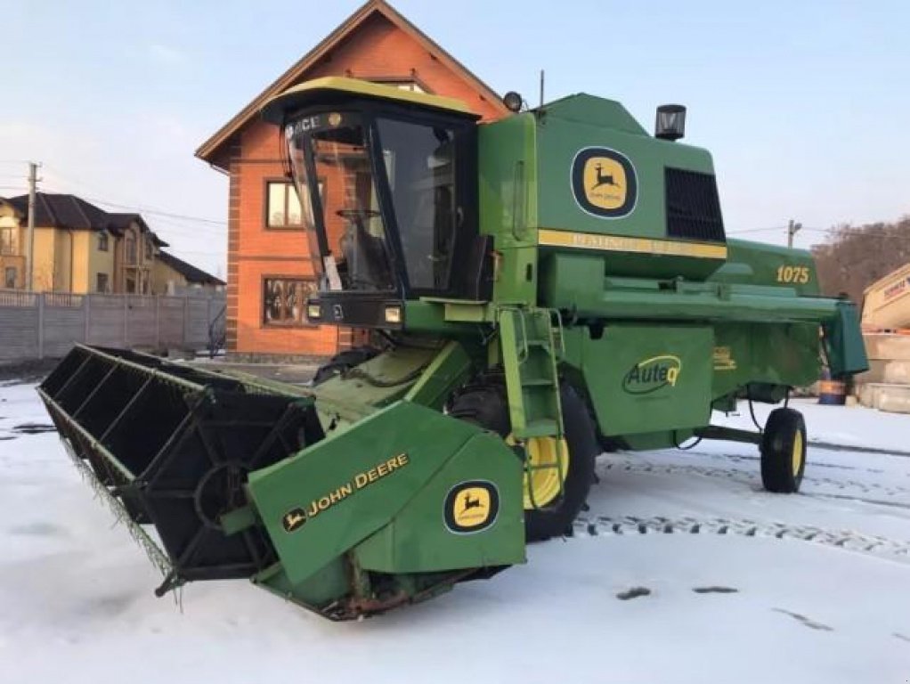 Oldtimer-Mähdrescher des Typs John Deere 1075, Neumaschine in Вінниця (Bild 5)