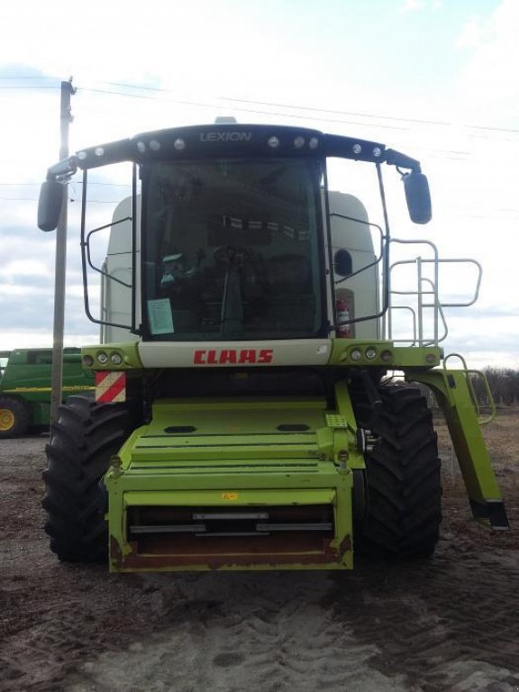 Oldtimer-Mähdrescher des Typs CLAAS Lexion 660, Neumaschine in Біла Церква (Bild 1)